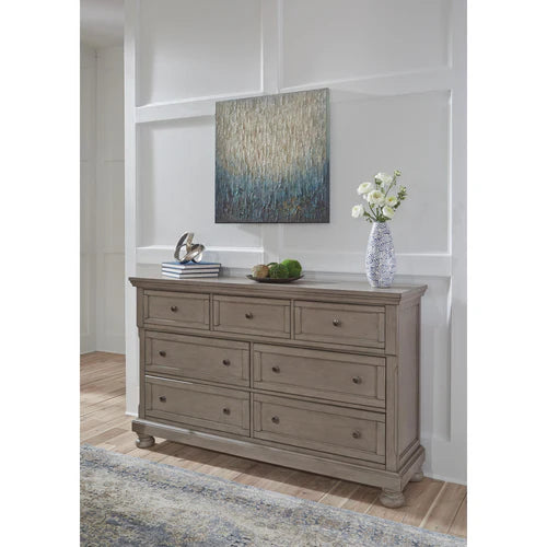 Signature Design by Ashley Lettner 7-Drawer Dresser (Minor Damage)